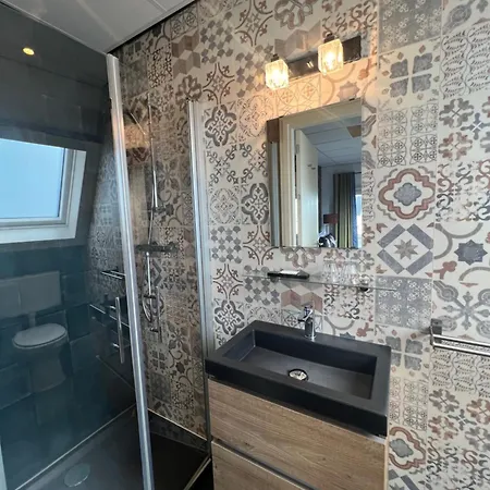 Hotel West 2*