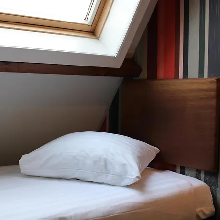 Hotel West 2*