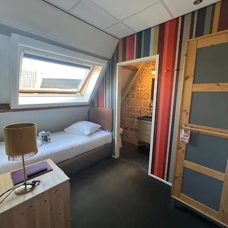 Hotel West 2*
